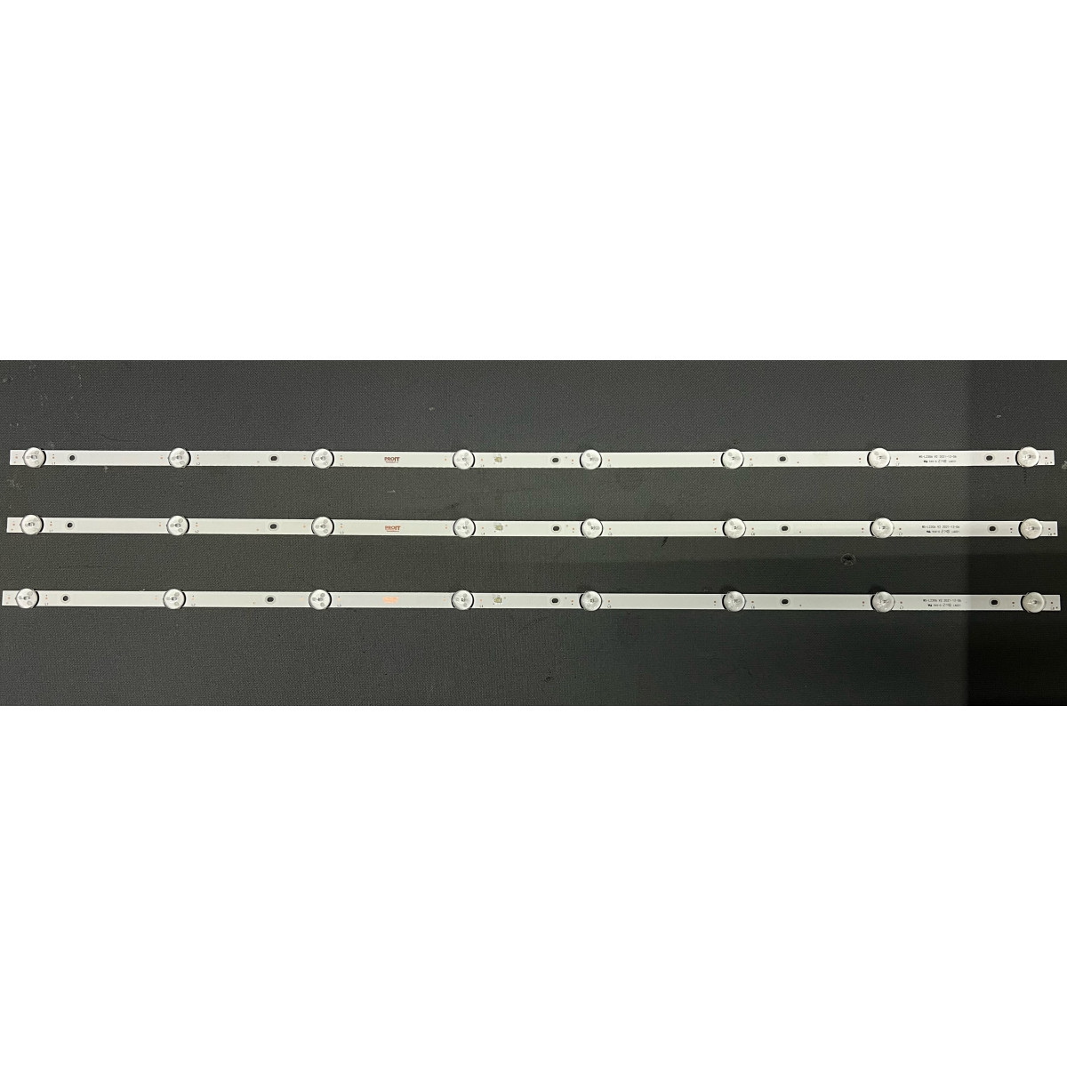 Комплект ленти универсални 43" - 3 ленти x 8 LED - 6V - 810mm - MS-L2306 V2 - 4 с 4 LED в паралелно