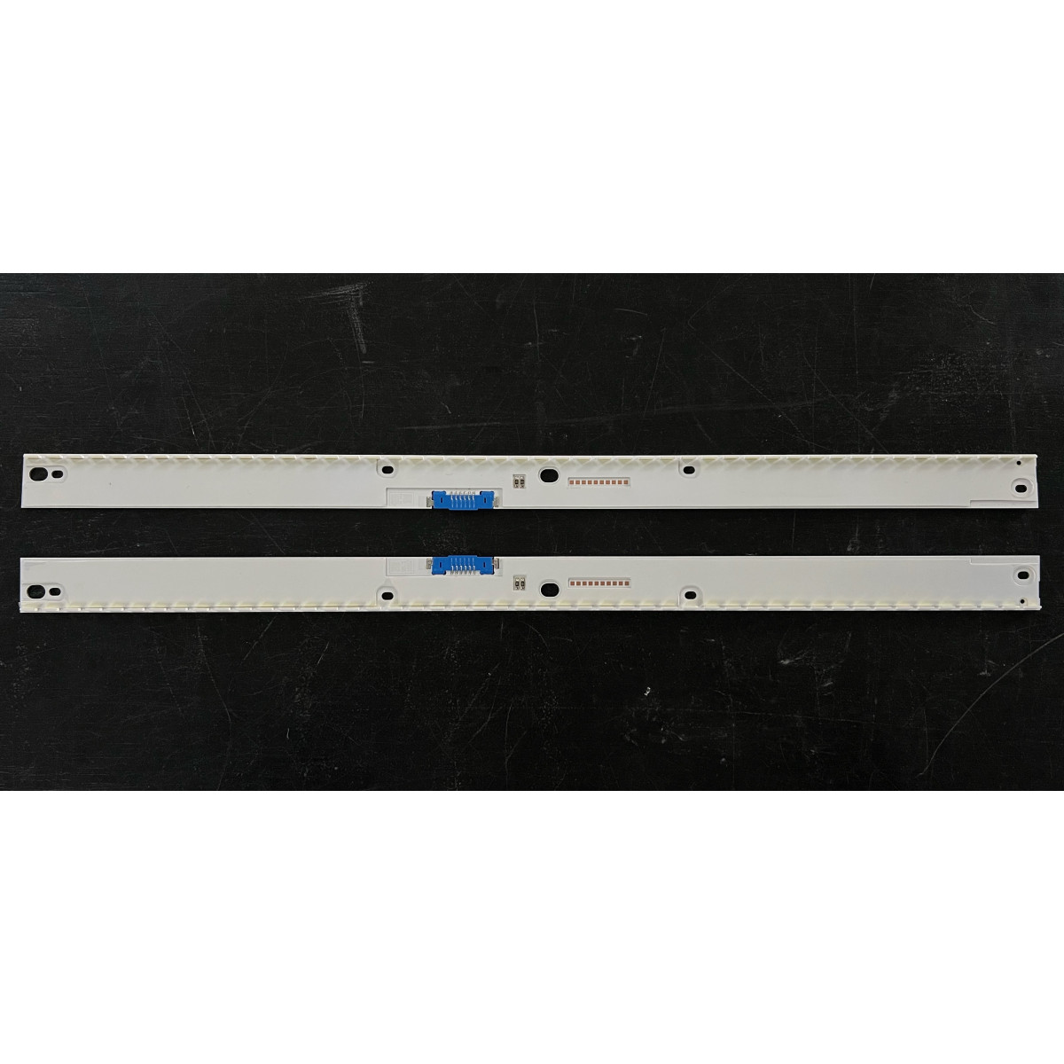 Samsung 43" TV LED háttérvilágítás készlet - 2 oldalsó szalag x 48 LED - 3V - 466mm - V6ER-430SMA-LED48-R2 + 430SMB-LED48-R2