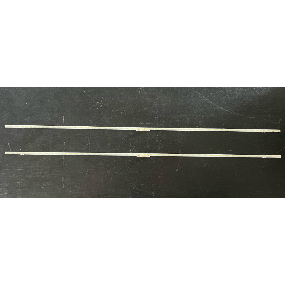 Samsung 55" TV LED háttérvilágítás készlet - 2 oldalsó szalag x 48 LED - 3V - 601mm - 55AU8K BN96-52595A REV00 ES55SV8FPKWA48