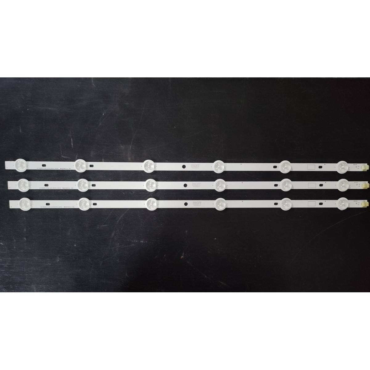 LED Backlight Strip Toshiba 29" - 3 strips x 6 LEDs, 3V, 565mm, SVT290A05_P1300_6LED