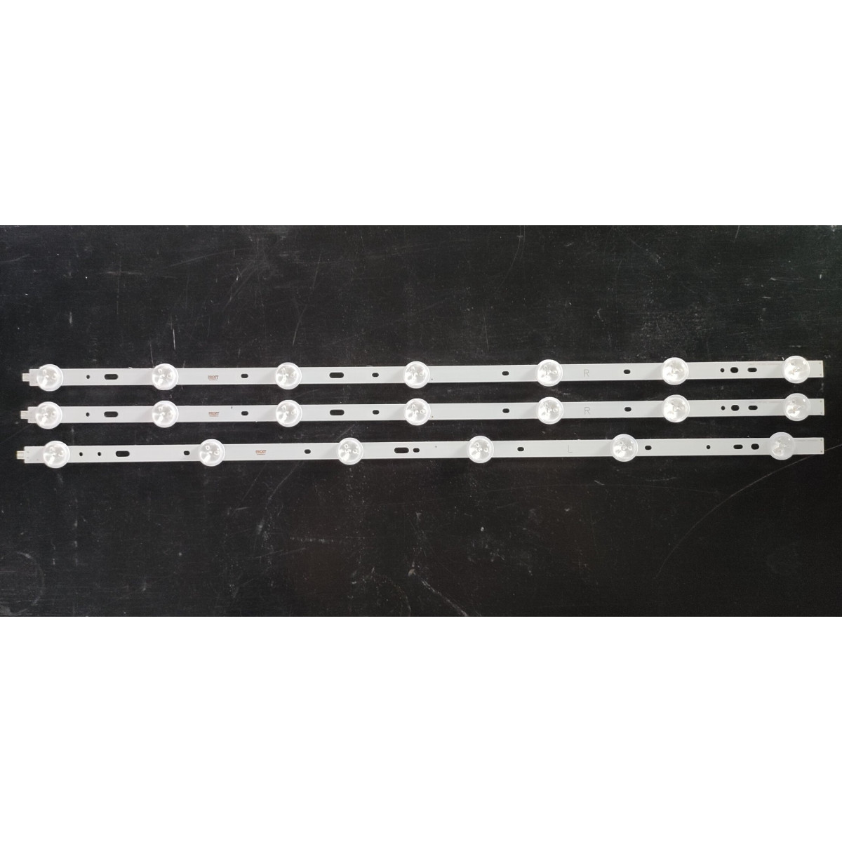 Комплект ленти универсални 32" - 2 ленти x 7 LED + 1 лента x 6 LED, 3V, 590mm