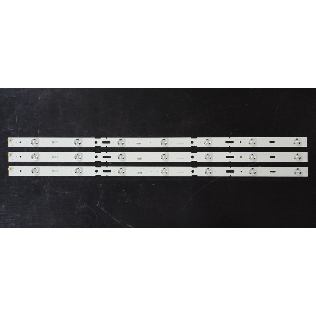 Grundig 32" TV LED háttérvilágítás készlet - 3 darab x 7 LED, 3V, 624mm - 2013ARC32_3228N1, 2014ARC32_3228N1