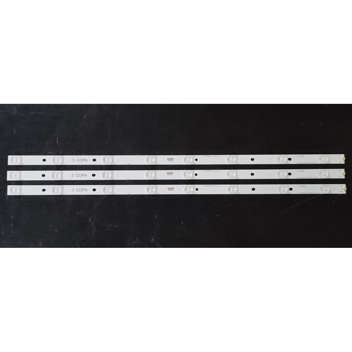 Комплект ленти универсални 32" - 3 ленти x 8 LED - 3V - 605mm - RF-AB320E32-0801S-01 A2