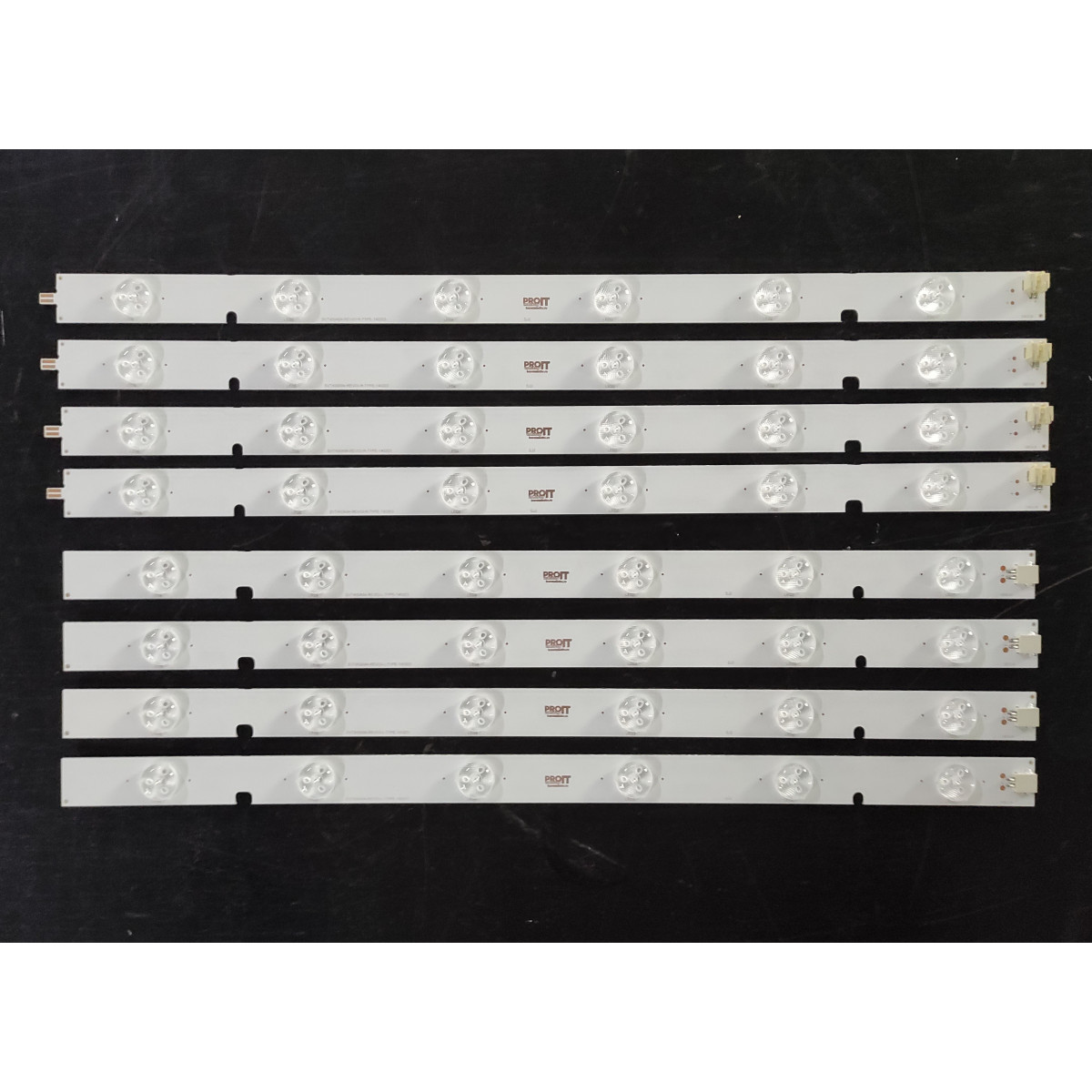 Toshiba 39" 40" TV LED háttérvilágítás készlet - 8 darab x 6 LED, 3V, 805mm, (4 darab L + R)