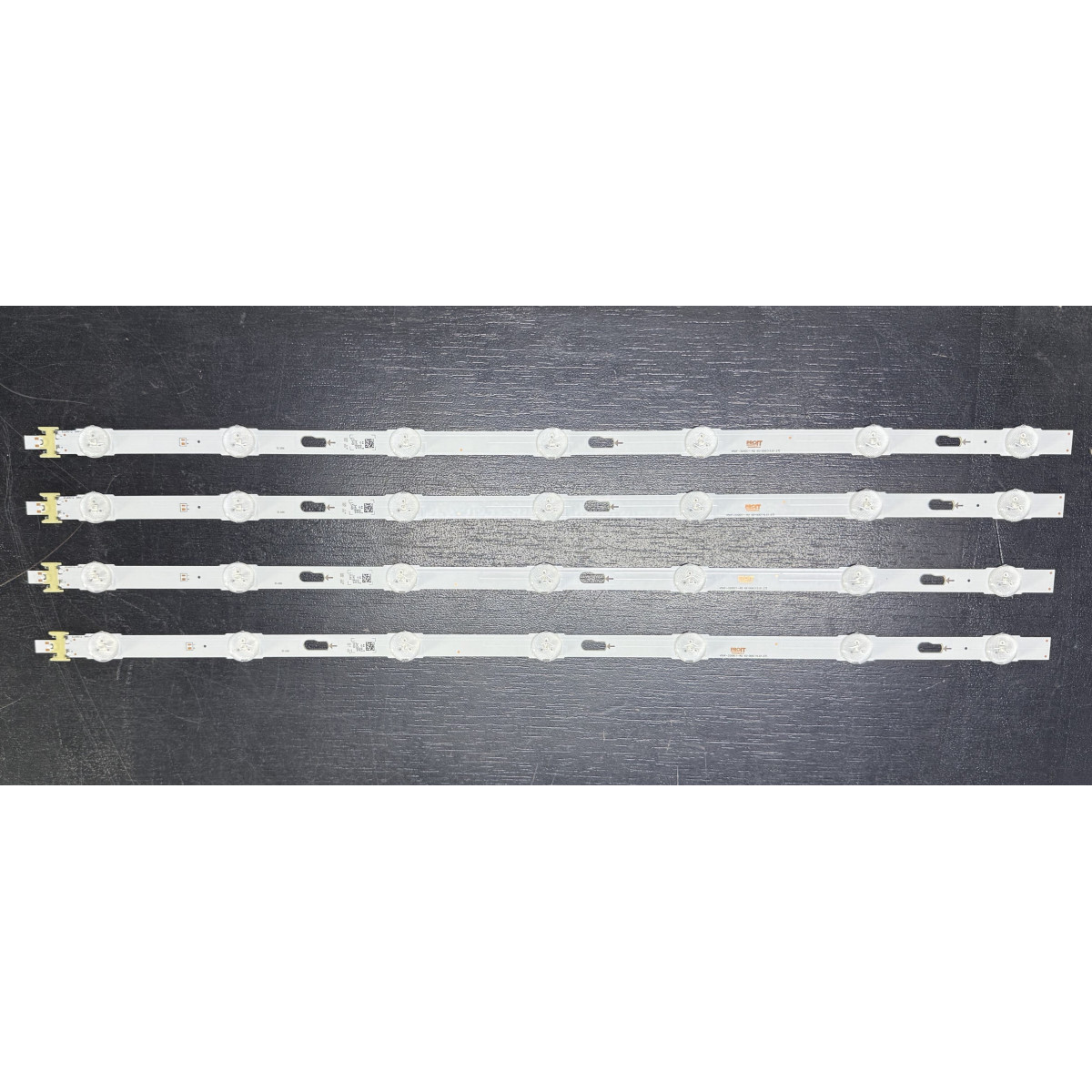 Samsung 32" TV LED háttérvilágítás készlet - 4 darab x 7 LED - 3V - 627mm - V5DF-320DC1-R2