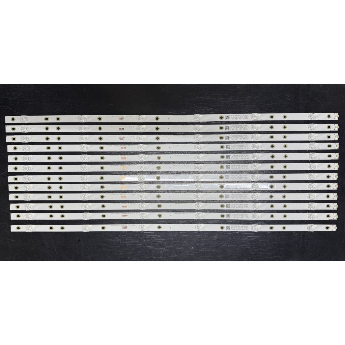 LED Backlight Strip Philips 65" - 12 strips x 6 LEDs - 3V - 675mm - LBM650M0601-HF-4(0)