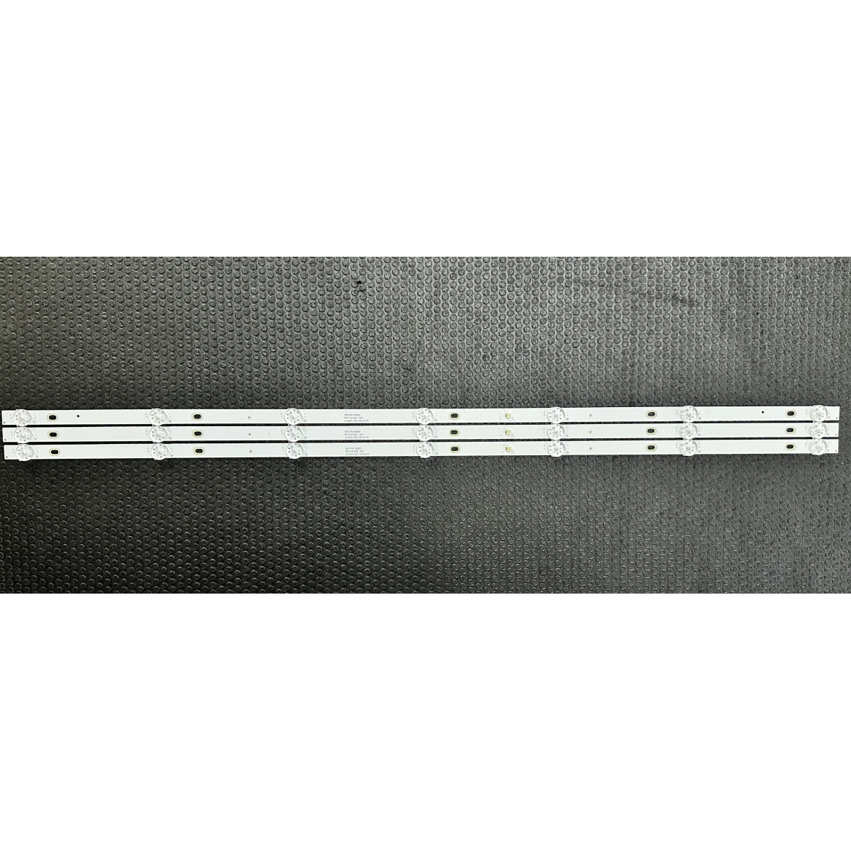 Más márkák 43" LED háttérvilágítás TV készlet - 3 darab x 7 LED - 3V - 793mm - JL.D43071330-315AS