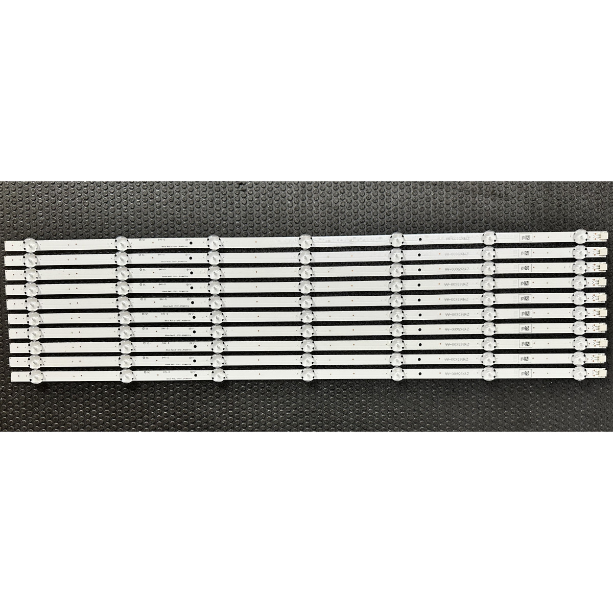 Más márkák 65" LED háttérvilágítás TV készlet / Arcelik 65" - 10 darab x 7 LEDs - 3V - 710mm - LG Innotek ARCELIK 65Inch REV0.2